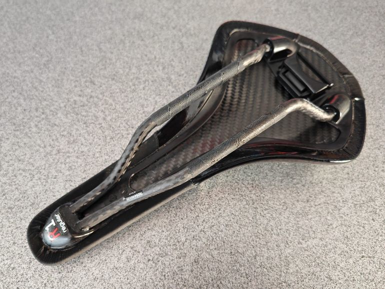 Used Fizik Sella  Antares R1 Regular Carbon bike — image 3 of 5