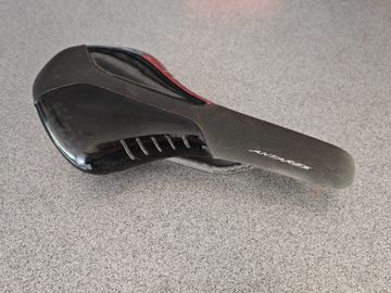 Fizik Sella Antares R1 Regular Carbon Saddles & Seatposts de segunda mano