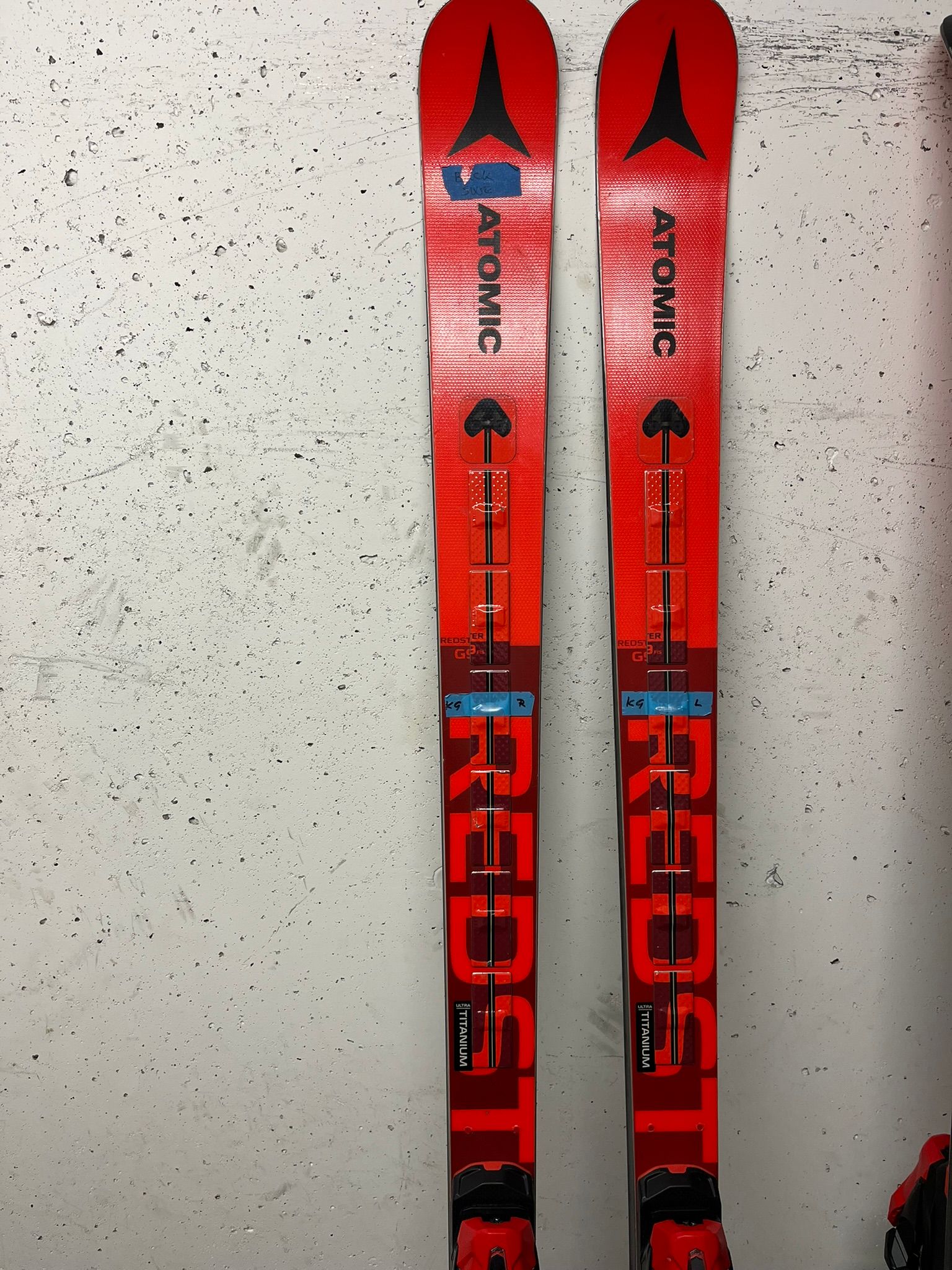 Atomic Redster FIS Revoshock Skis 193cm 30m Radius 2023