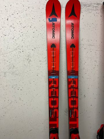 Brugt Atomic Redster FIS Revoshock Skis 193cm 30m Radius 2023 Skiing & Skitouring