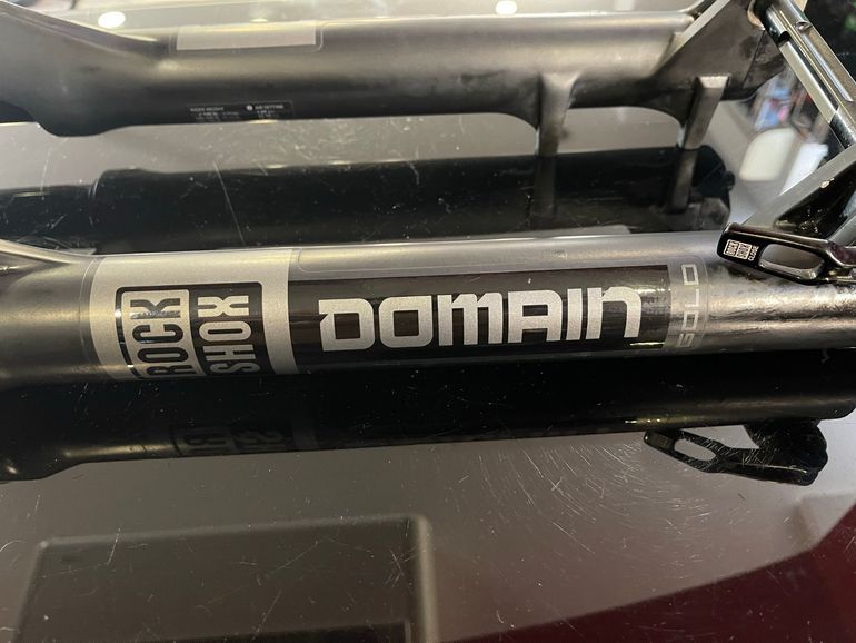 Used 2025 RockShox Domain 29" bike — image 2 of 5