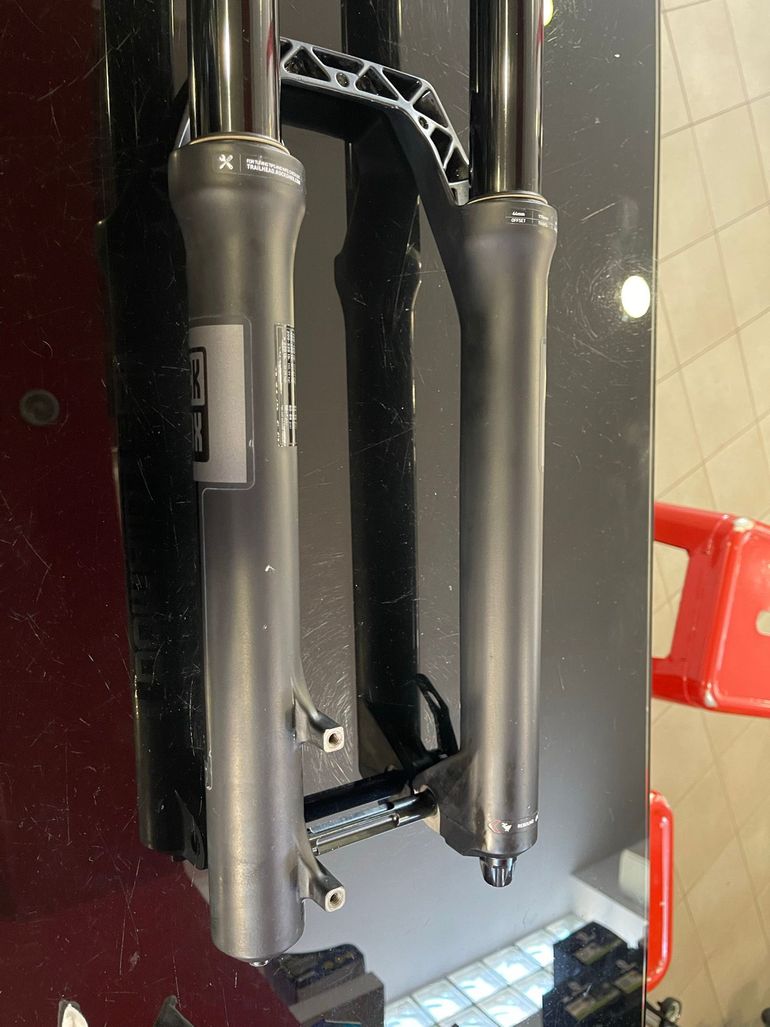Used 2025 RockShox Domain 29" bike — image 4 of 5