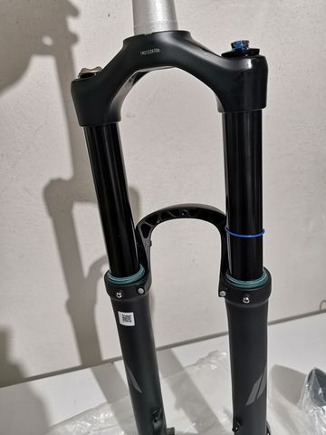 Tweedehands Sr Suntour Durolux 38 EQ RC2 PCS 29" 180mm bike — afbeelding 2 van 9