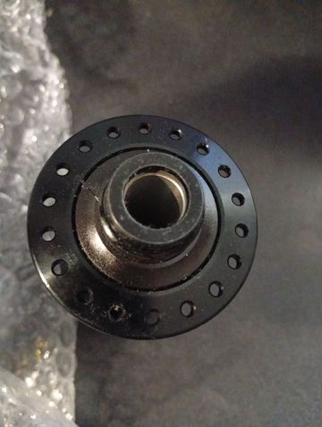 Used Shimano 105 HB-R7070 Front Hub 12x100mm 36H bike — image 6 of 7