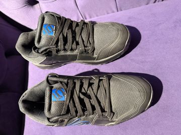 Used Five Ten Buty Impact Low Black Blue bike — image 3 of 7