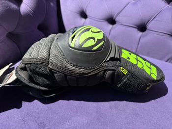 Used Ixs nakolanniki Dagger zielone bike — image 1 of 10
