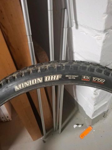 Used Maxxis Minion DHF 29x2, 5 EXO bike — image 3 of 4