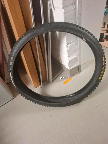 Maxxis Minion DHF 29x2, 5 EXO Tyres & Tubes d'occasion