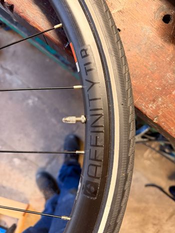 Used Bontrager AFFINITY TLR bike — image 4 of 6