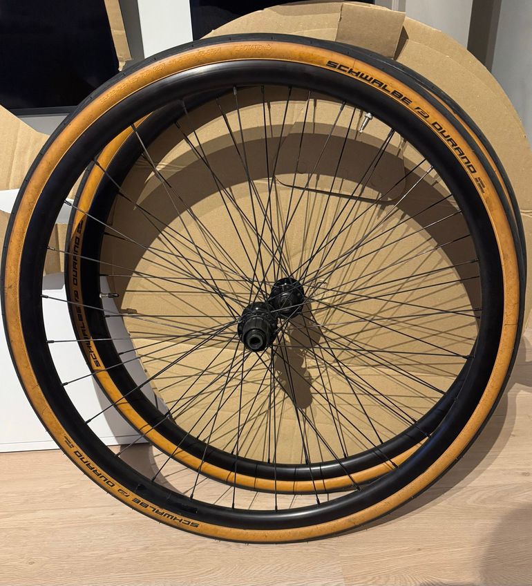 Used Dt Swiss R460 (OEM) / Specialized OEM wheelset bike — image 2 of 4