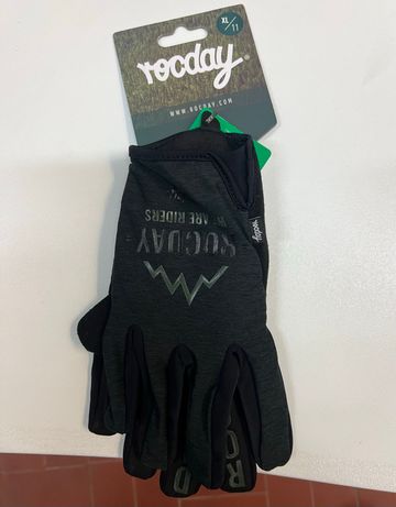Used Rocday Gloves bike — image 2 of 6