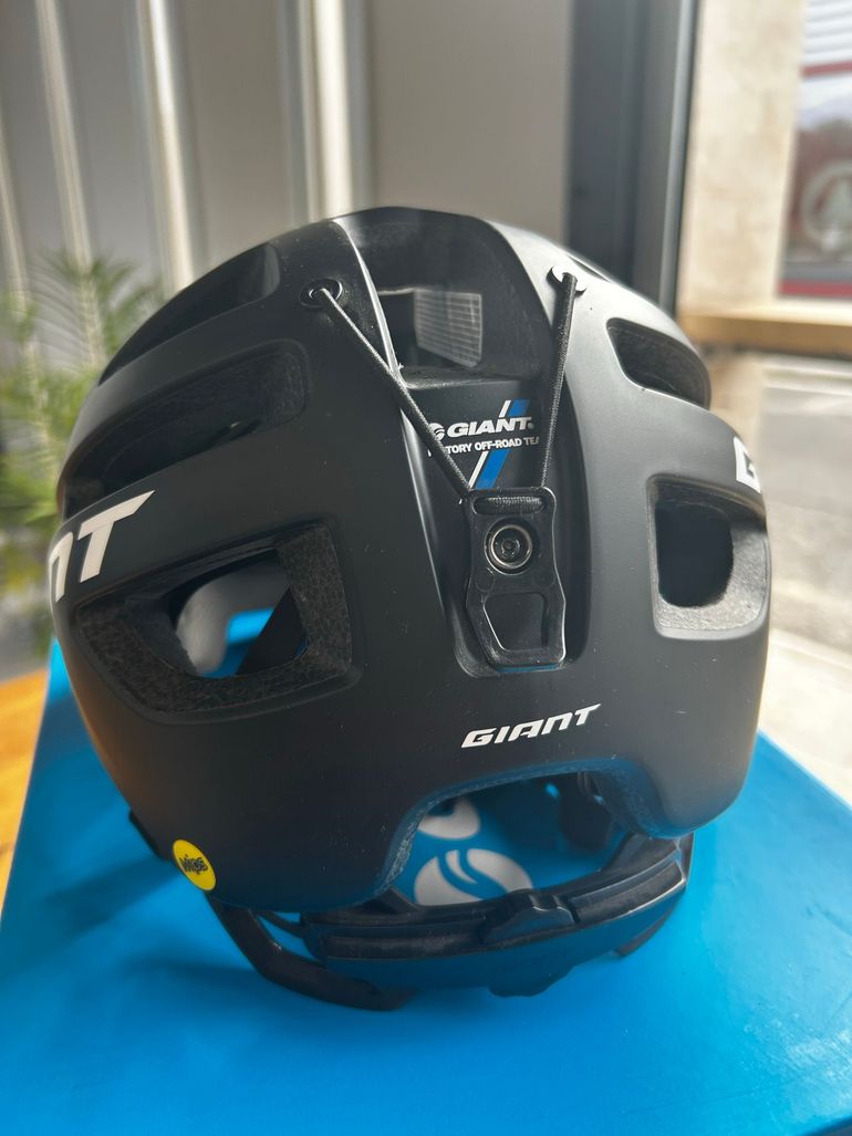 Used 2024 Giant Rail SX MIPS Helmet bike — image 3 of 5