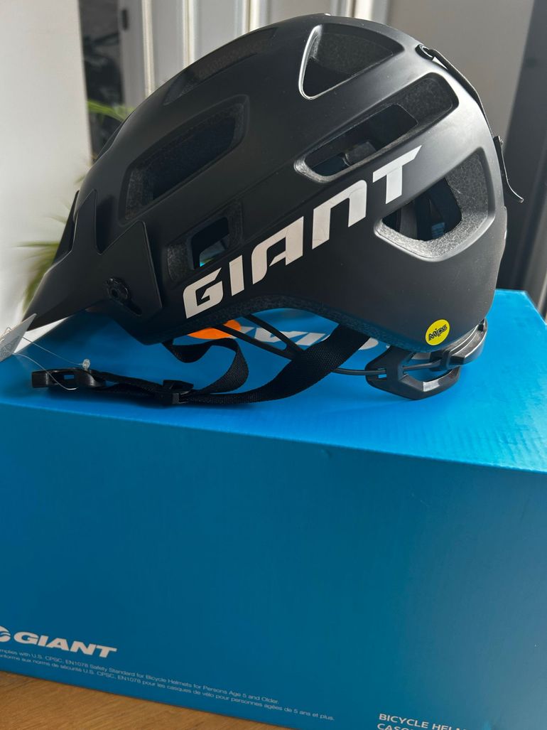 Used 2024 Giant Rail SX MIPS Helmet bike — image 5 of 5