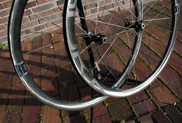 Used Duke BACCARA X36 SLR2 EXTRALITE CYBER SPD 3+ 2025 bike — image 4 of 5