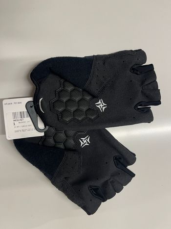Used Decathlon Gloves bike — image 2 of 3