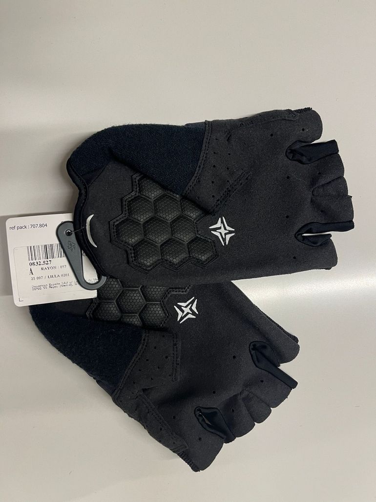 Used Decathlon Gloves bike — image 2 of 3