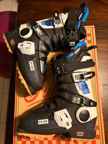 Used Full Tilt Ski Boots T25.5 2023 bike — image 1 of 5