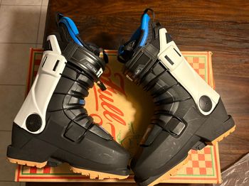 Used Full Tilt Ski Boots T25.5 2023 bike — image 2 of 5