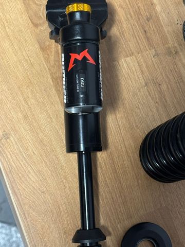 2021 Marzocchi Bomber CR Rear Shock bike d'occasion — image 3 sur 8