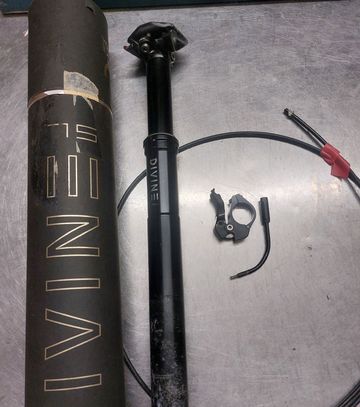 Used Bikeyoke Bike Yoke Divine SL Dropper Seatpost Saddles & Seatposts