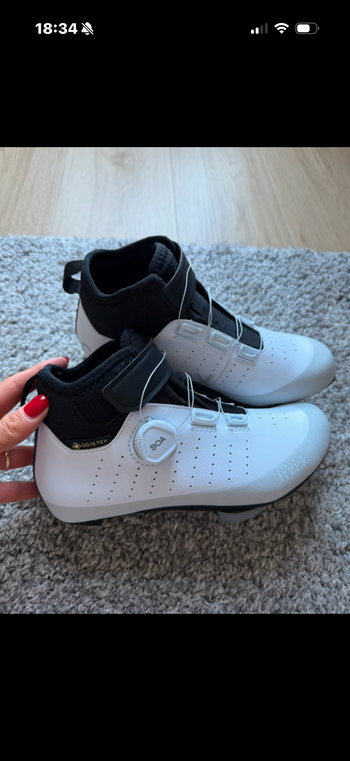 Used 2025 Fizik tempo Artica R5 Gore-tex bike