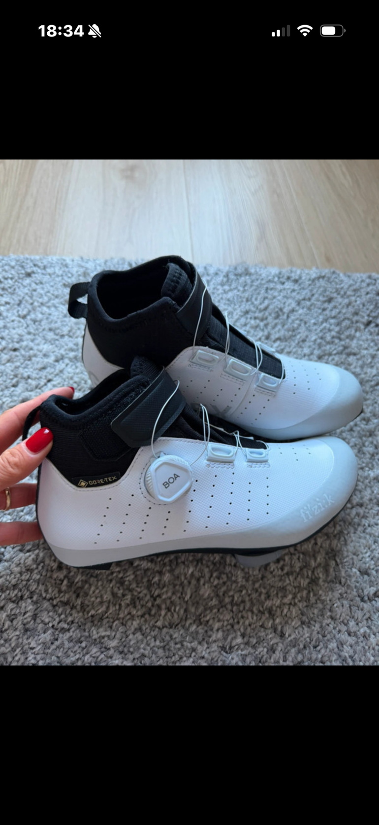 Used 2025 Fizik tempo Artica R5 Gore-tex bike — image 1 of 11