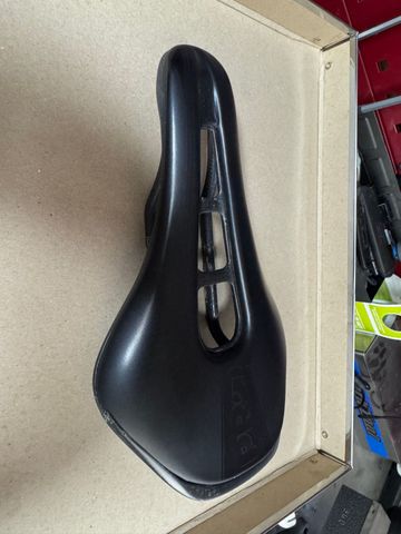 Used 2025 Pro Zadel Carbon Superlight Saddles & Seatposts