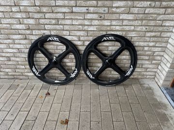 Używany 2025 AIE Carbon 4 Spaak Wielset Wheels