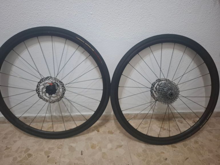 Used Dt Swiss Ruedas de carretera bike — image 1 of 8