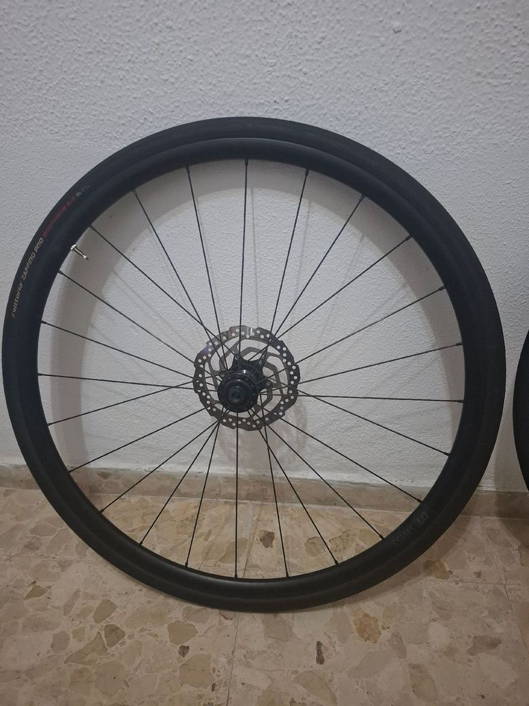 Used Dt Swiss Ruedas de carretera bike — image 7 of 8