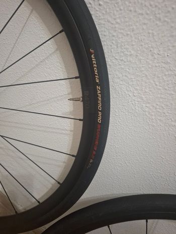 Used Dt Swiss Ruedas de carretera bike — image 4 of 8