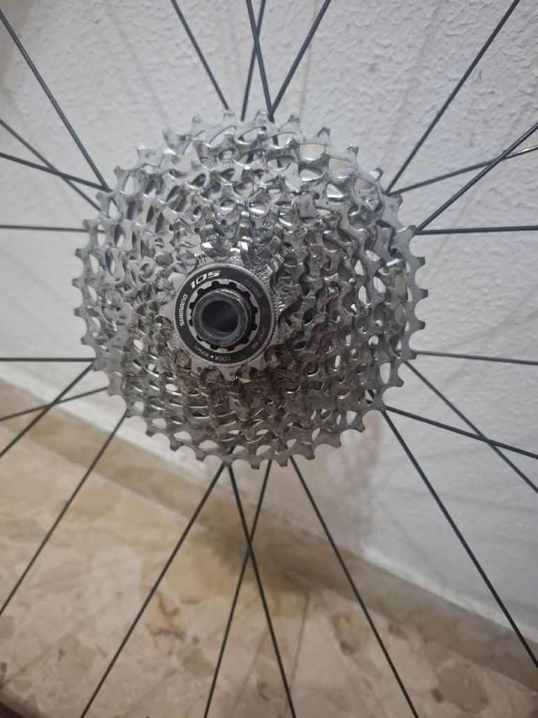 Used Dt Swiss Ruedas de carretera bike — image 3 of 8