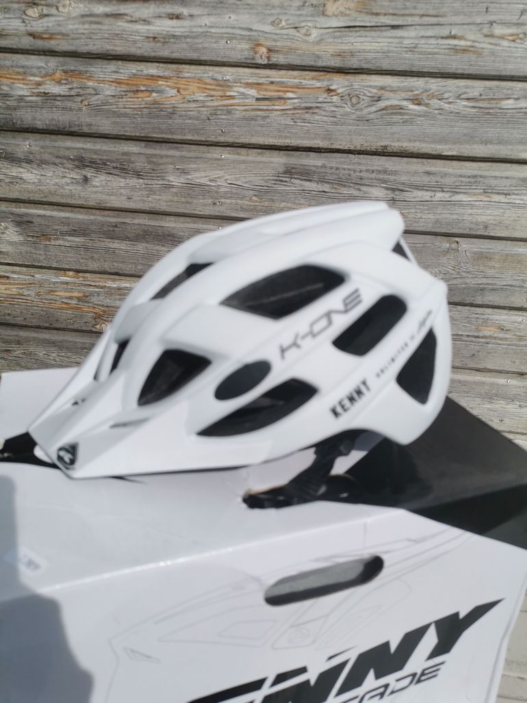 Used Kenny K-One Casque bike — image 1 of 5