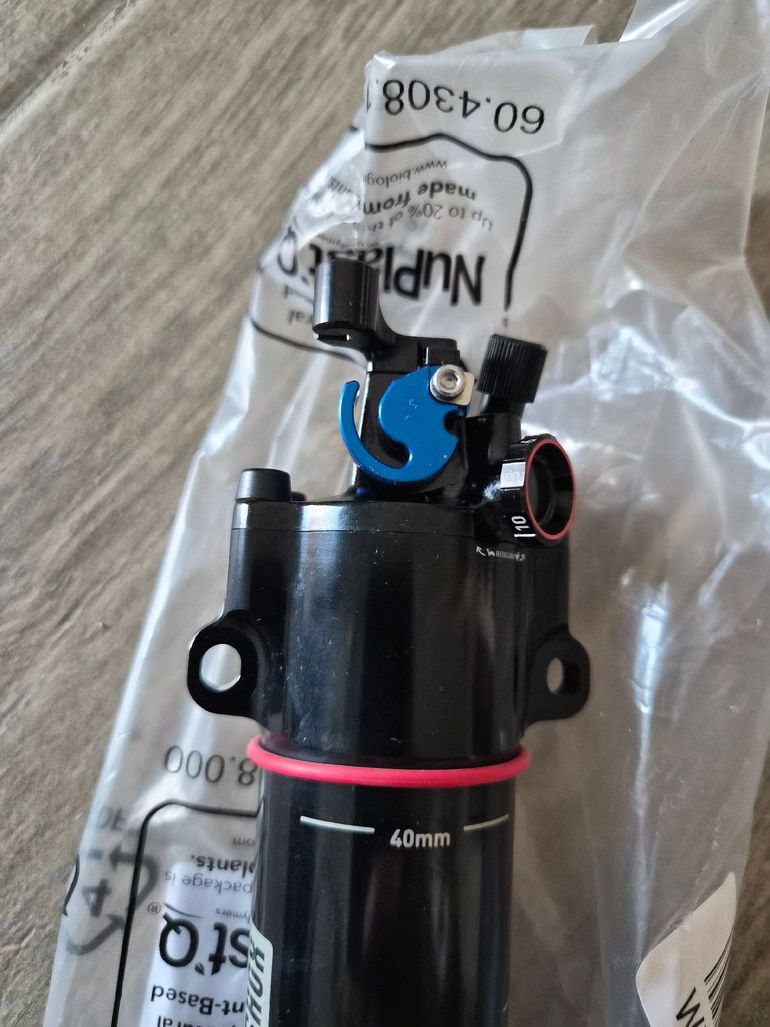 Used 2025 RockShox SIDLuxe Ultimate 3P Shock bike — image 2 of 3