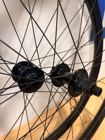 Używany Mavic Crossmax Carbon 1 Wheelset 2025 bike — zdjęcie 2 z 4