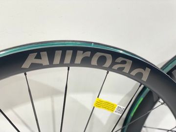 Použité Mavic Allroad SL Carbon Wheelset 2025 bike — obrázek 2 z 4