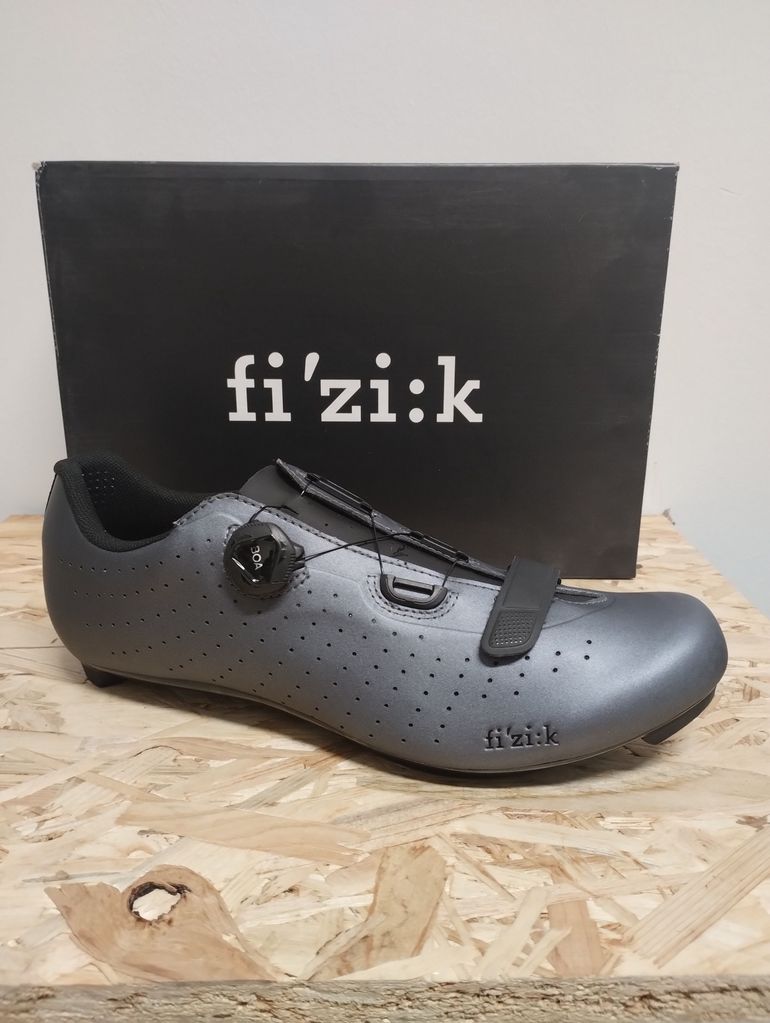 Used Fizik Tempo Overcurve R5 Road Cycling Shoe bike — image 1 of 3