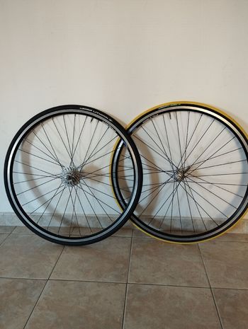 Used Shimano ruote bike — image 1 of 7