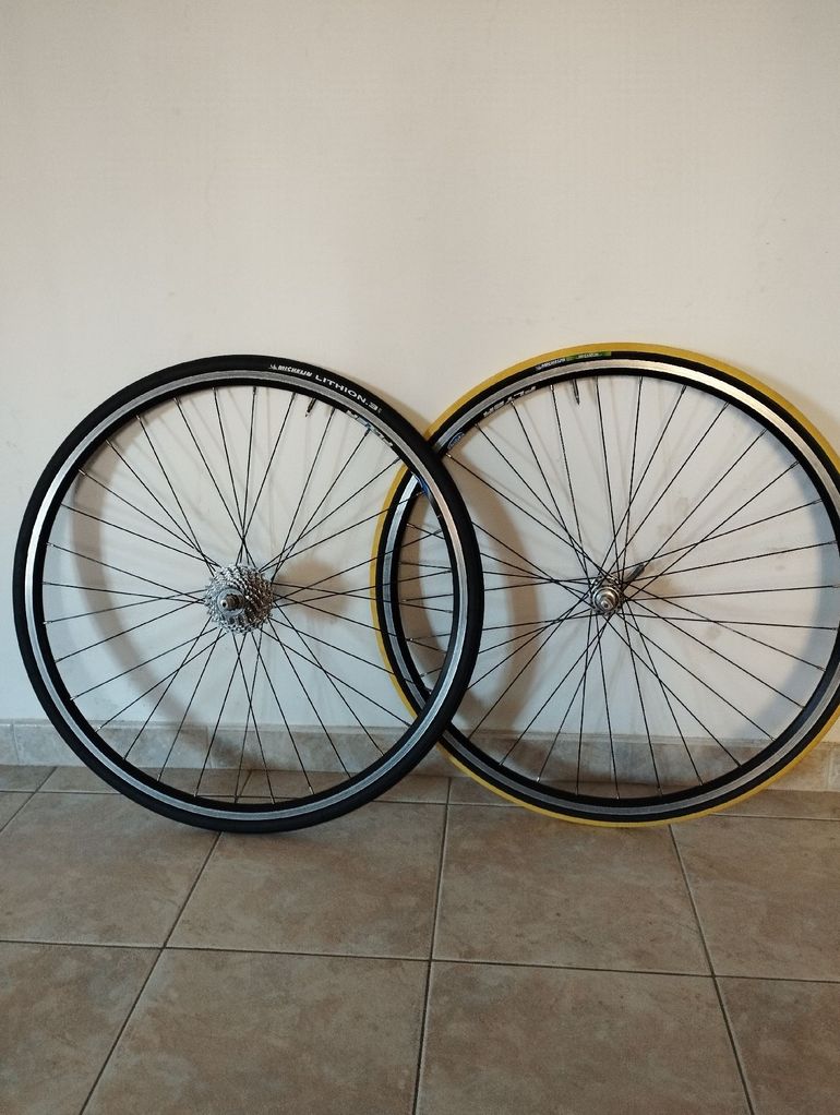 Used Shimano ruote bike — image 1 of 7