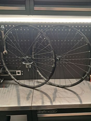Used 2025 Easton EC70 AX Wheelset bike — image 9 of 9