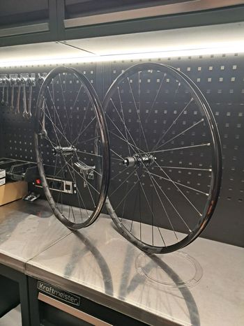 Used 2025 Easton EC70 AX Wheelset bike — image 2 of 9