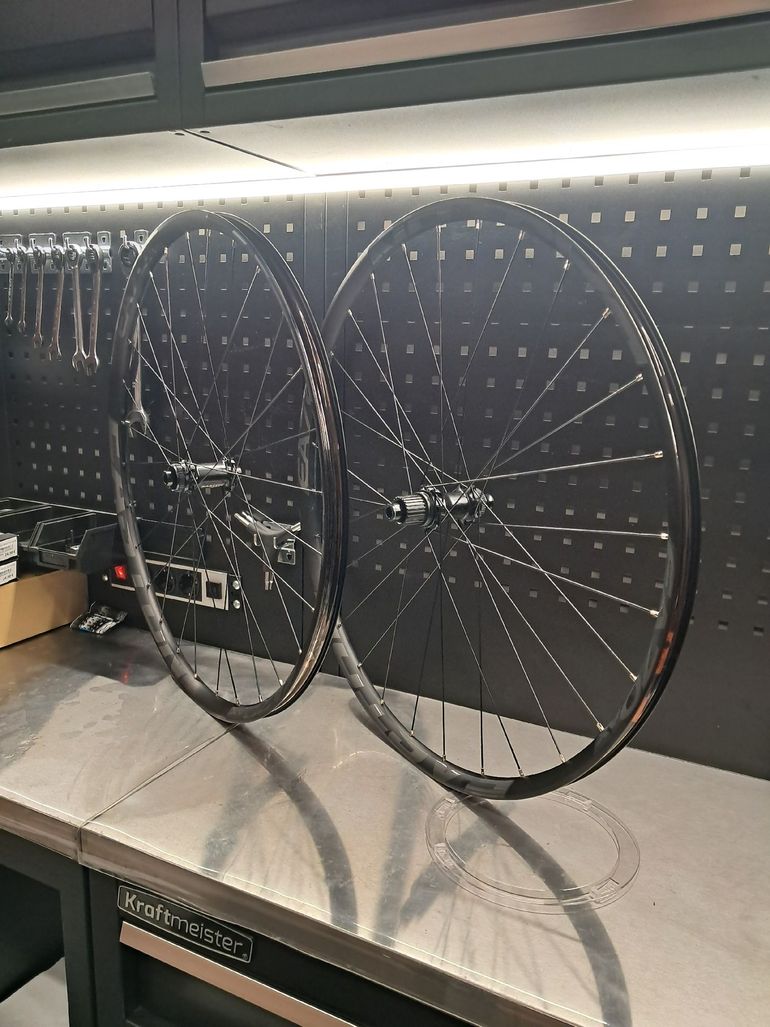 Used 2025 Easton EC70 AX Wheelset bike — image 2 of 9