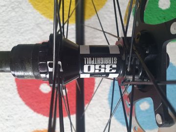 Tweedehands 2023 Duke/Dt Swiss bike — afbeelding 4 van 5