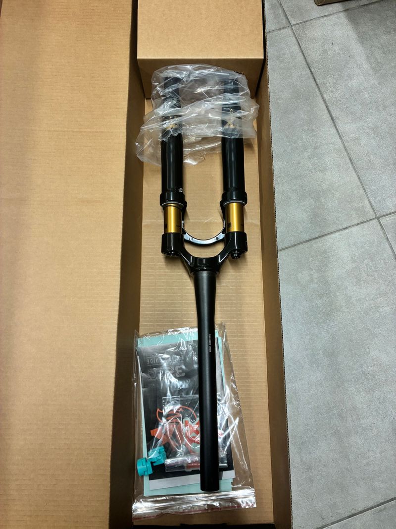 Used Fox Fourche 32 Float Taper-Cast 700c Factory 50 FIT4 Fork