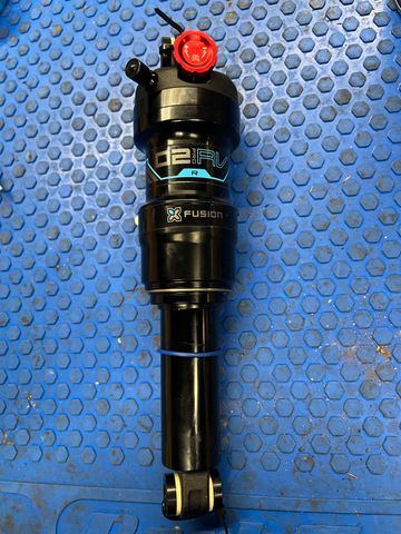 Käytetty X-Fusion 02 PRO R 2024 Rear Suspension