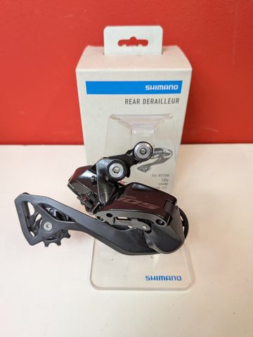 Gebrauchtes Shimano 105 Di2 RD-R7150 Drivetrain & Pedals
