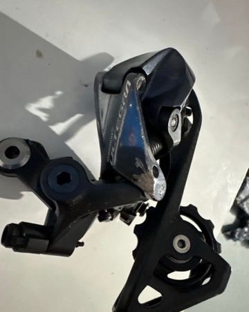 Used Shimano Ultegra 11v rear short cage bike — image 2 of 3
