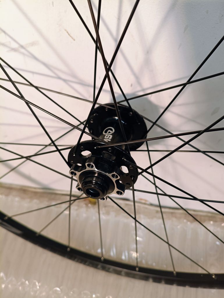 Used Madsp QR 700c 28" Hybrid Bike Wheelset 2025 bike — image 5 of 5