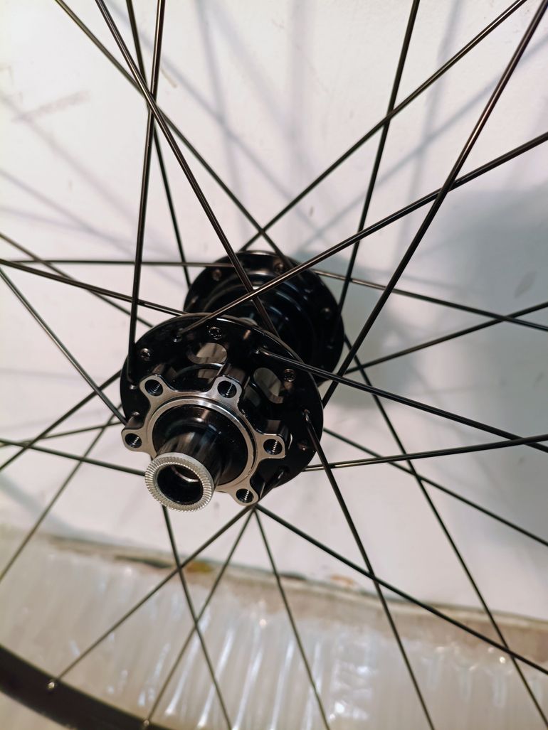 Used Madsp QR 700c 28" Hybrid Bike Wheelset 2025 bike — image 4 of 5