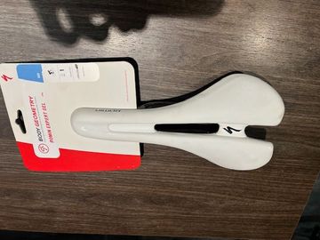 Used Specialized romin expert gel wht 143 Saddles & Seatposts